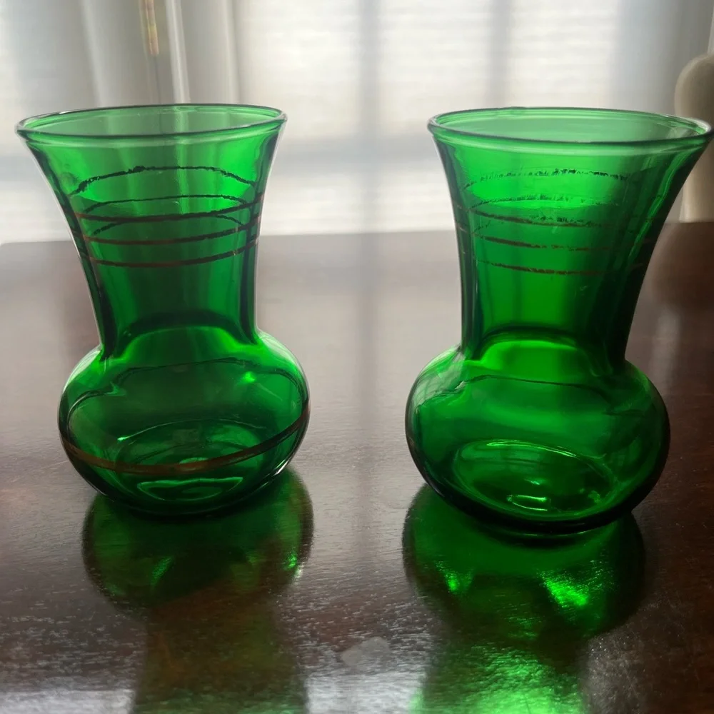 Set of 2 1950s flared bud vase green glass by Anchor Hocking with metallic gold